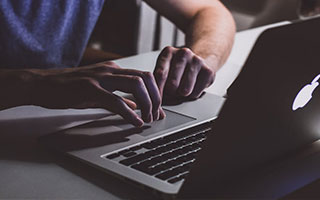 开云线上入口-不构成点球！于汉超禁区内与任航相撞倒地，var认为不是点球